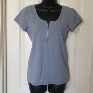 Guess shirt with adjustable ziper for clevage